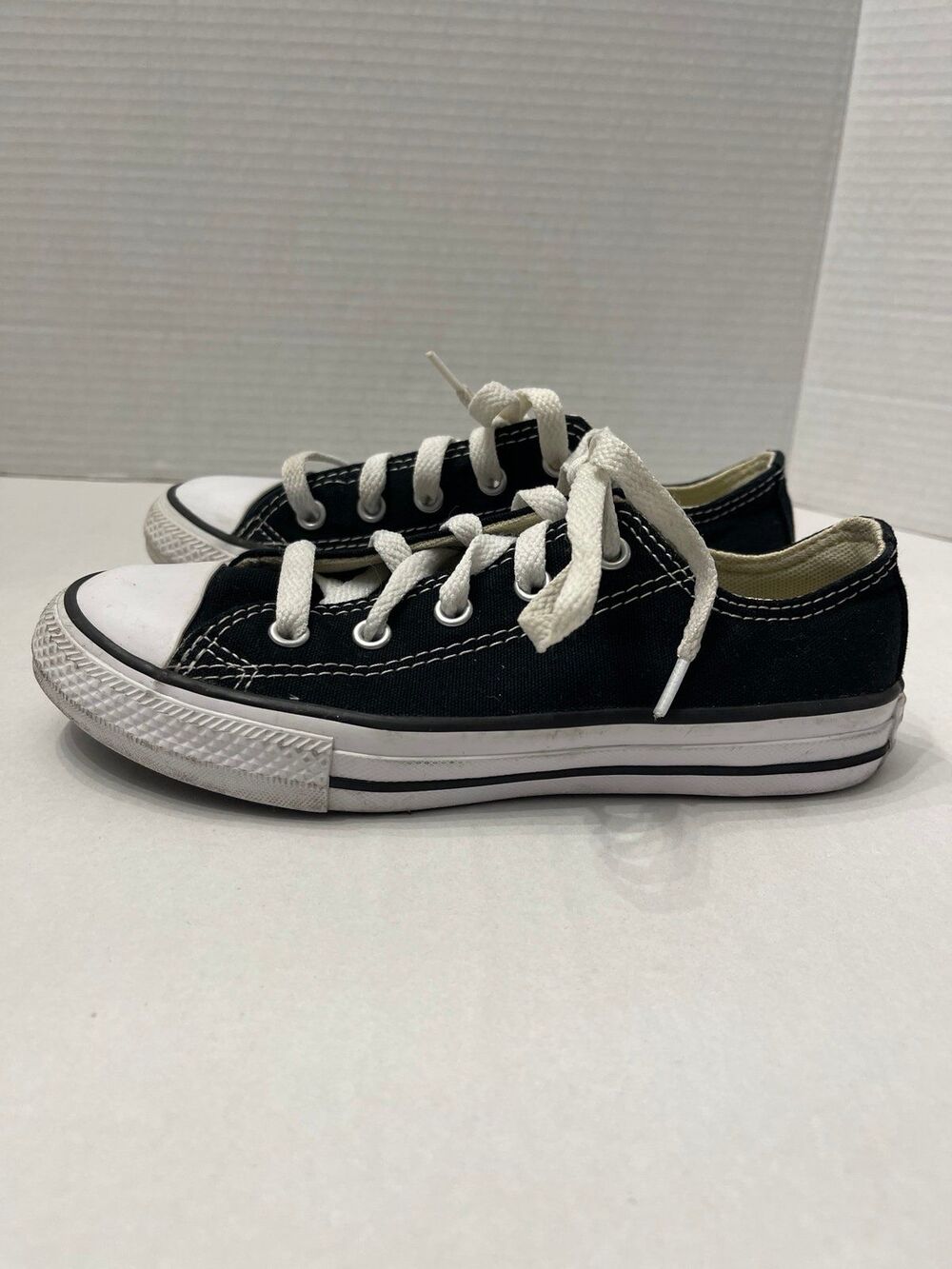Converse Chuck Taylor All Star Low Top Sneakers Black Size 1 Youth